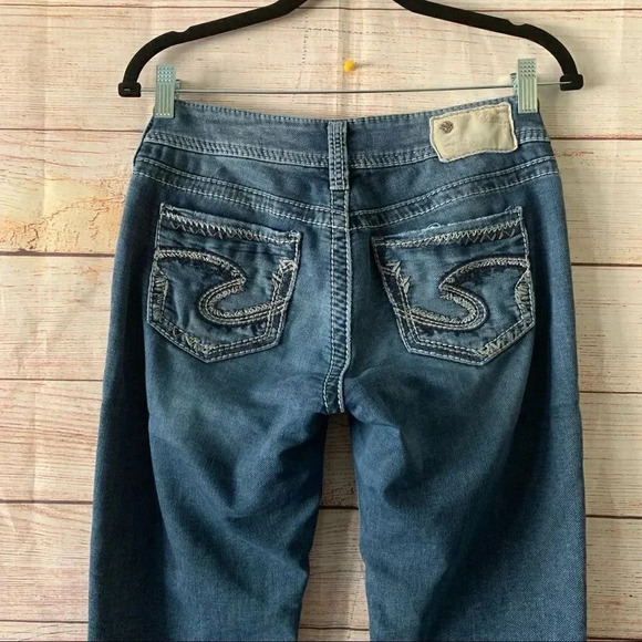 Silver Suki Mid Straight Joga Jeans Women’s Size W26/L32 Blue Distressed Hem - Picture 10 of 12